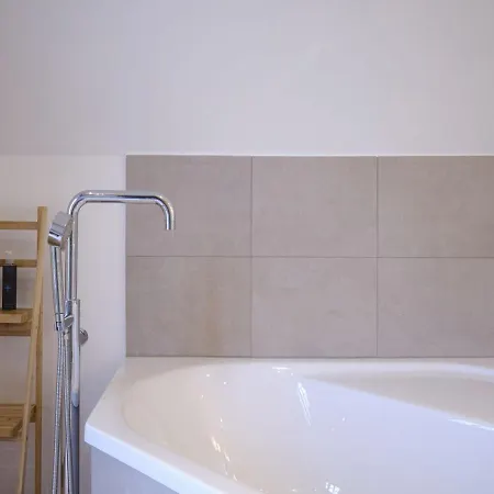 Reetland Am - Luxusplus Reetdachvilla Mit 4 Schlafzimmern, Sauna Und Kamin G12 * Dranske