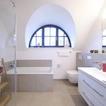 Dom wakacyjny Reetland Am - Luxusplus Reetdachvilla Mit 4 Schlafzimmern, Sauna Und Kamin G12 Dranske